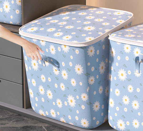 Large-capacity storage bag for quilts, clothes, and pillows, featuring a zipper lid, extra-large full-opening design, and durable eco-friendly fabric.